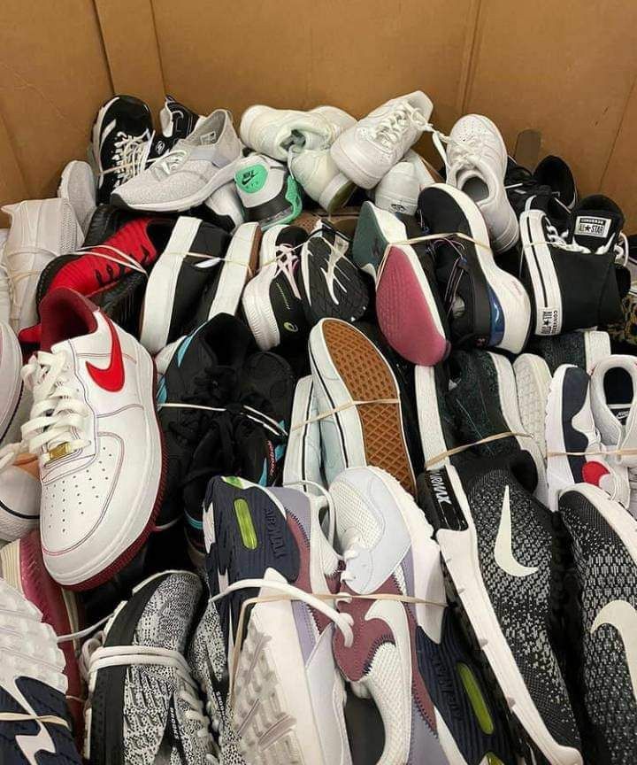 Rachat de stocks de chaussures à Paris, France